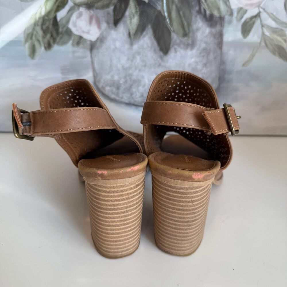 Universal Thread Women’s Brown Heels Size 9 - Picture 5 of 8